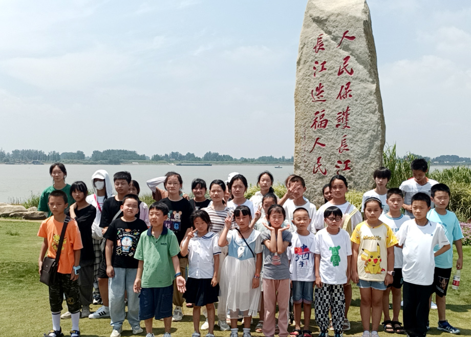 凯时网站華東新能源汽車公司助力脫貧村兒童開展遊學活動